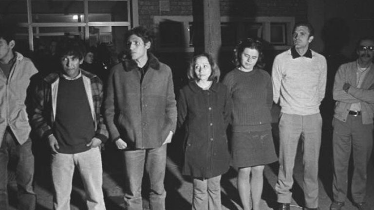 El 22 de agosto de 1972, 16 presos políticos fueron fusilados por la Armada en la Base Aeronaval Almirante Zar de Trelew. Algunos militares fueron condenados. Seguimos exigiendo la extradición de Roberto Bravo desde Estados Unidos y el juicio y castigo a todos los responsables.