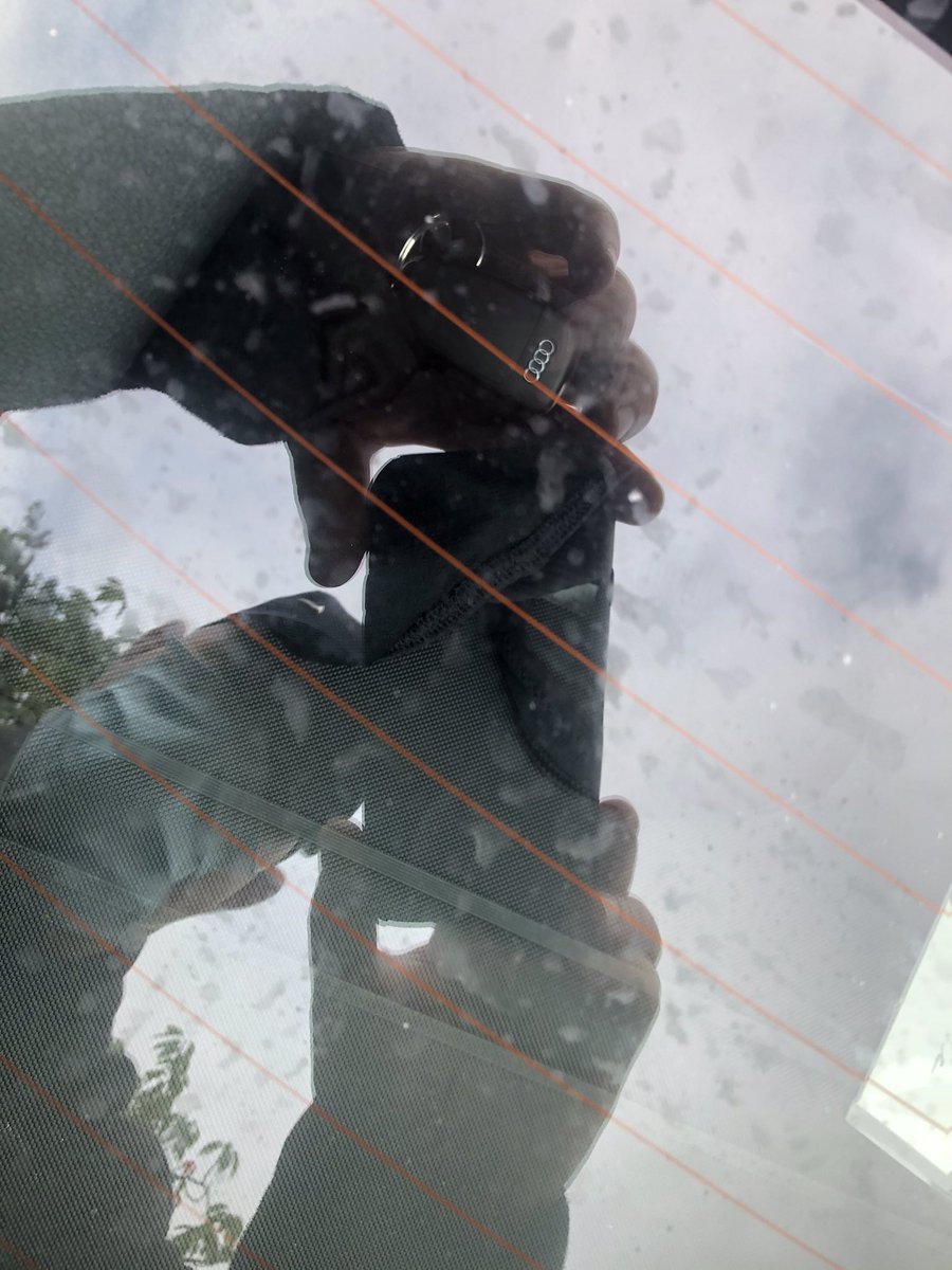 ColmArundel's tweet image. #accesskeyslocksmiths  #lockedkeysincar #blackrock #caropening
Customer locked keys in #audi #q3 .
Accesskeys opened the car damage free in #Blackrock #dublin 

Before Accesskeys arrived ,there had been a roadside assist out,Failed to open the car,Marked the paint  work 👎