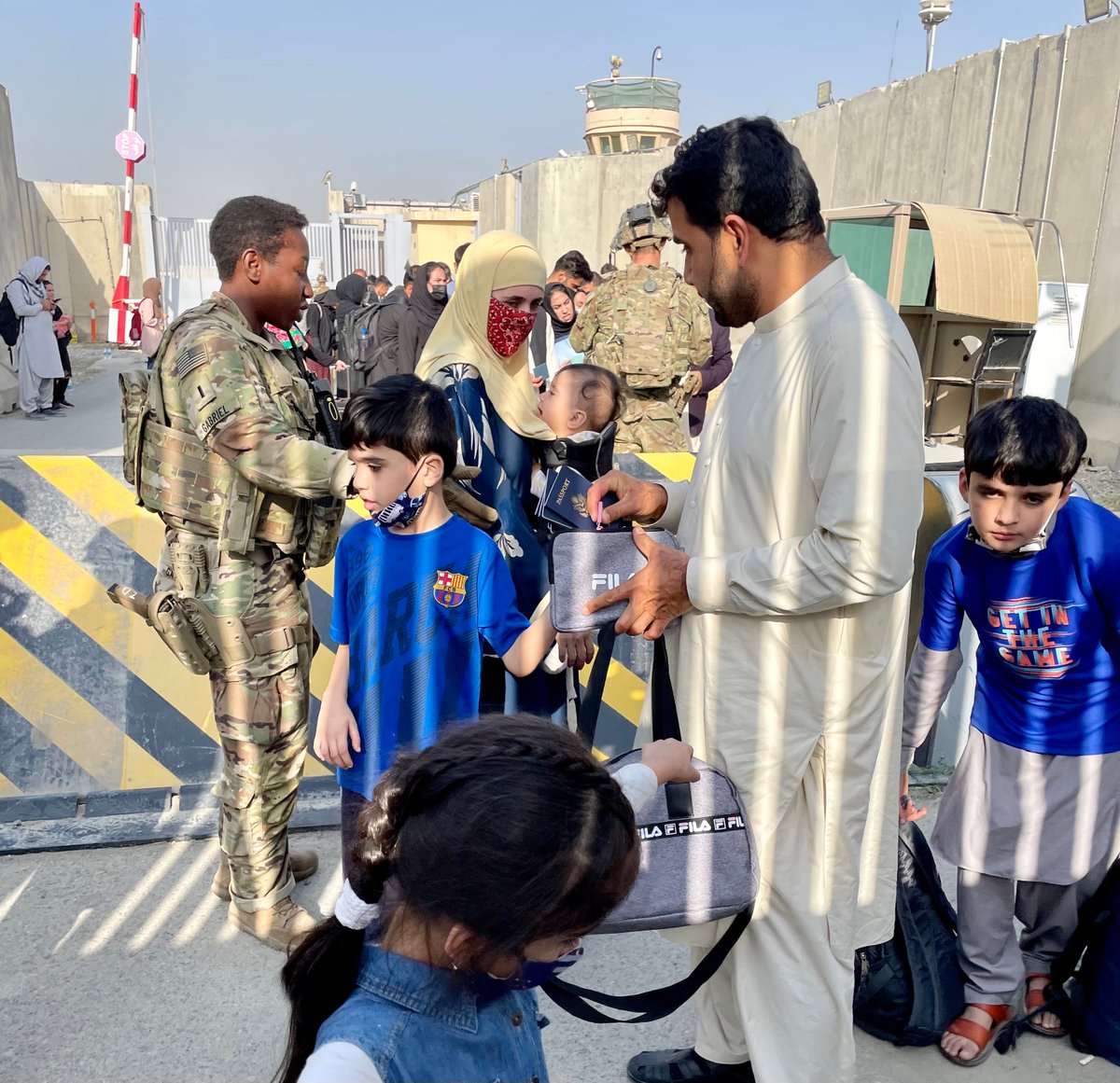 18airbornecorps's tweet photo. KABUL, AFGHANISTAN - This is a tough mission. A tough situation. A dangerous time for our American citizens and our friends and partners in Afghanistan.

Nonetheless, our Sky Dragon Soldiers are making progress. A LOT more work to be done. Long days ahead. 

#Kabul #Afghanistan https://t.co/4s4rluetV6