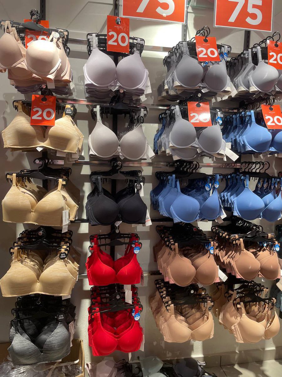 ladiesquad_'s tweet photo. Pierre cardin sale teruk!!!!! 
Ada bra jadi rm10 je 🥵🥵 

Kalau less support sport bra tu boleh pakai untuk yoga! seamless bestttt taknampak lining &amp; yang lace tu cute!! 

Ok rt sampai semorg tau!!!! https://t.co/qm8rdJkykv