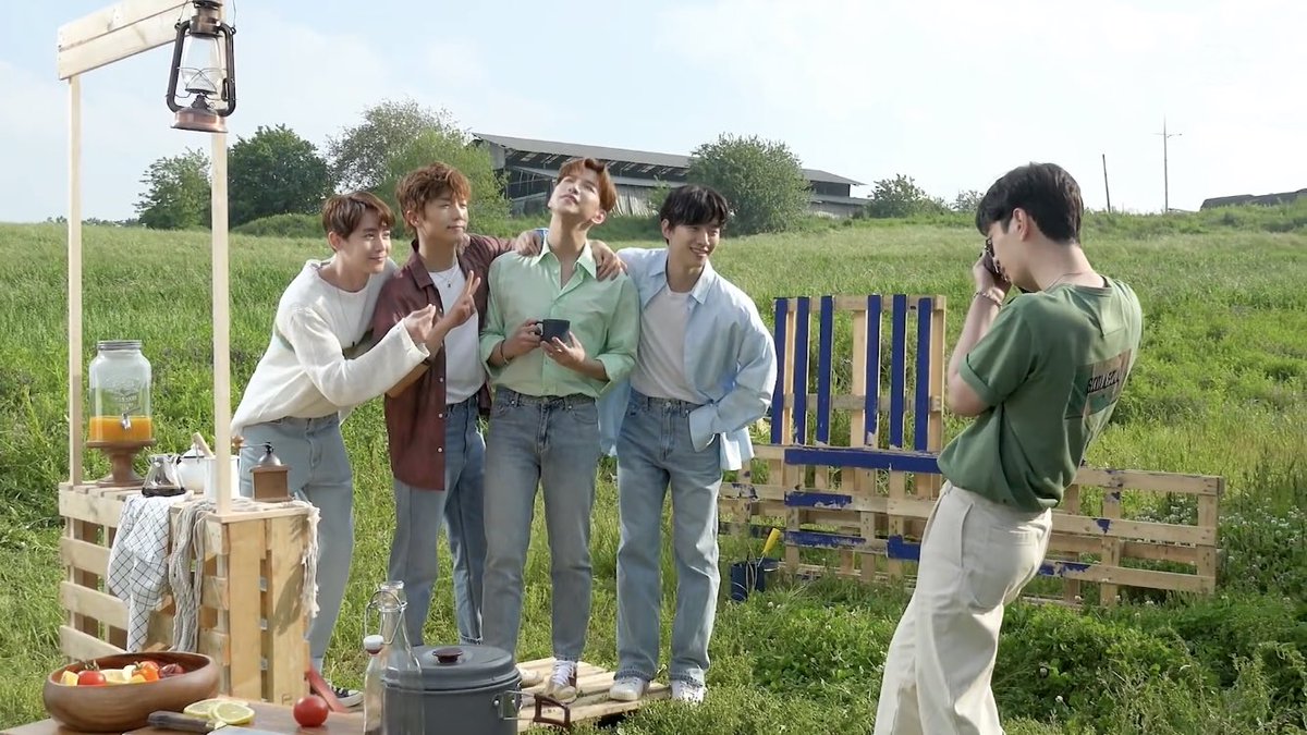 찬성은 투피엠 공식 찍덕이며 캐논 70D와 캐논 5D 바디를 사용한 적이 있다