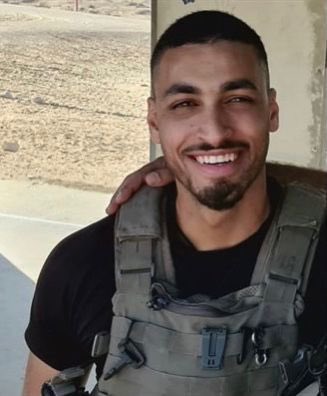 מתפלל להחלמתו המהירה של סמ"ר בראל חדריה שמואלי, לוחם משמר הגבול שנפצע קשה אתמול בגבול רצועת עזה. מבקש לחזק את ידם של חיילי צה״ל וכוחות הביטחון הפועלים ללא הרף ומסביב לשעון בשמירה על ביטחון מדינת ישראל.