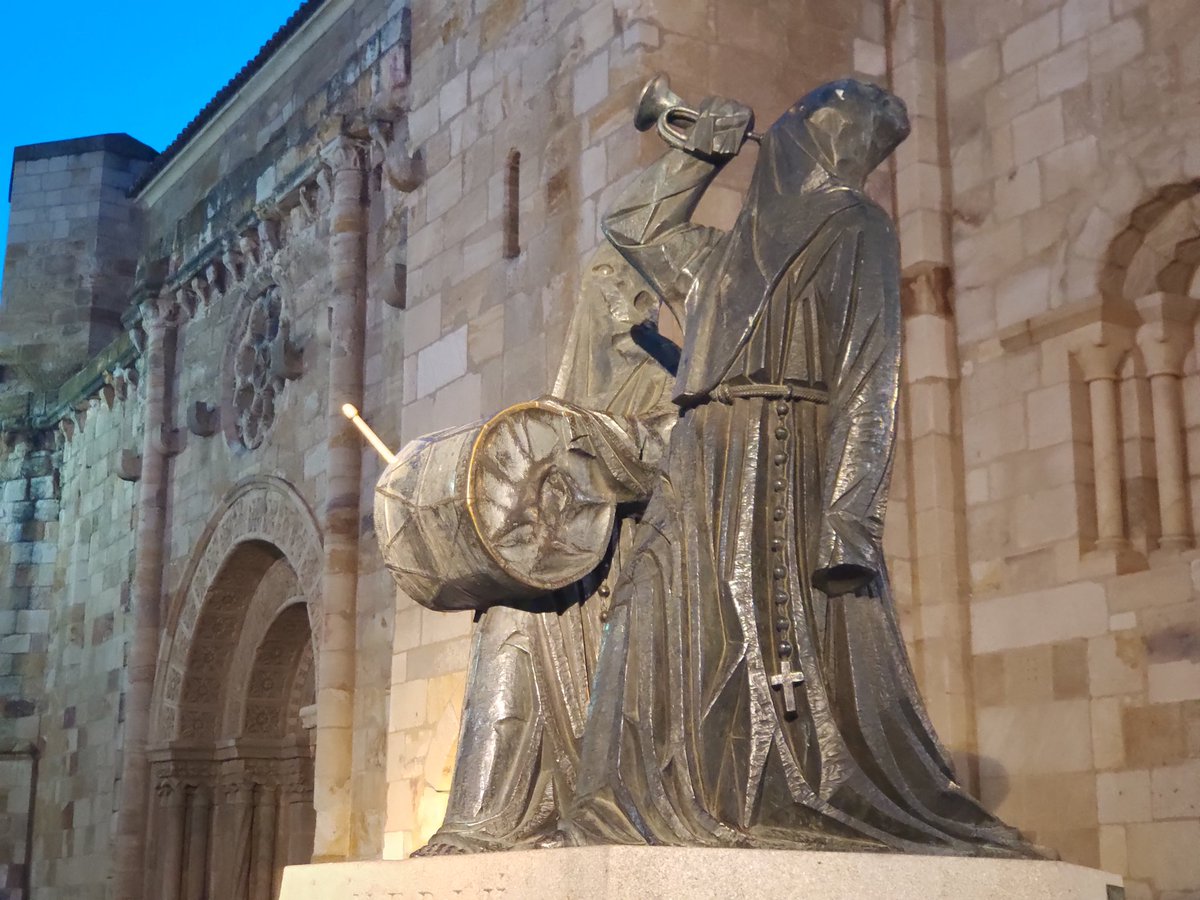 fj_melero's tweet photo. Como aficionado a la #SemanaSanta, era de obligada visita el Museo de #Zamora @JuntaProSSZamor, y contemplar, entre otras, el Nazareno de Benlliure.
Y conocer el Merlú, y tantas otras maravillas que me dejan con ganas de volver para verlas en la calle... o para un #backup3D. https://t.co/Rdpli3Emah