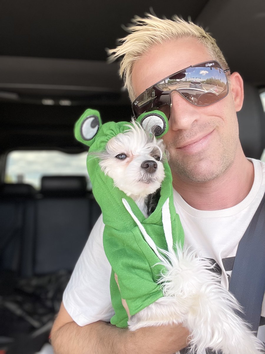 xoxo_zeus's tweet photo. RIBBIT! Weโre just hopping around town then heading back to our pad for a chill Sunday. Make the best of your day!
xoxo ZEUS๐
#dogsoftwitter #DaddyDog #DaddyDoggyTime #DaddyPuppyLove #DaddyPuppyTime #DaddyAndMe #FrogDogs #FrogDogsOfInstagram #PuppyLaughs #HappyFriday https://t.co/wdntoKteth