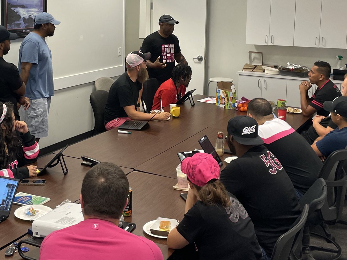 The one and only @RuckerAndrewJr laying down some truth this amazing Sunday Morning! #MidwestMagic #CustomerLoyaty #MidwestMafia