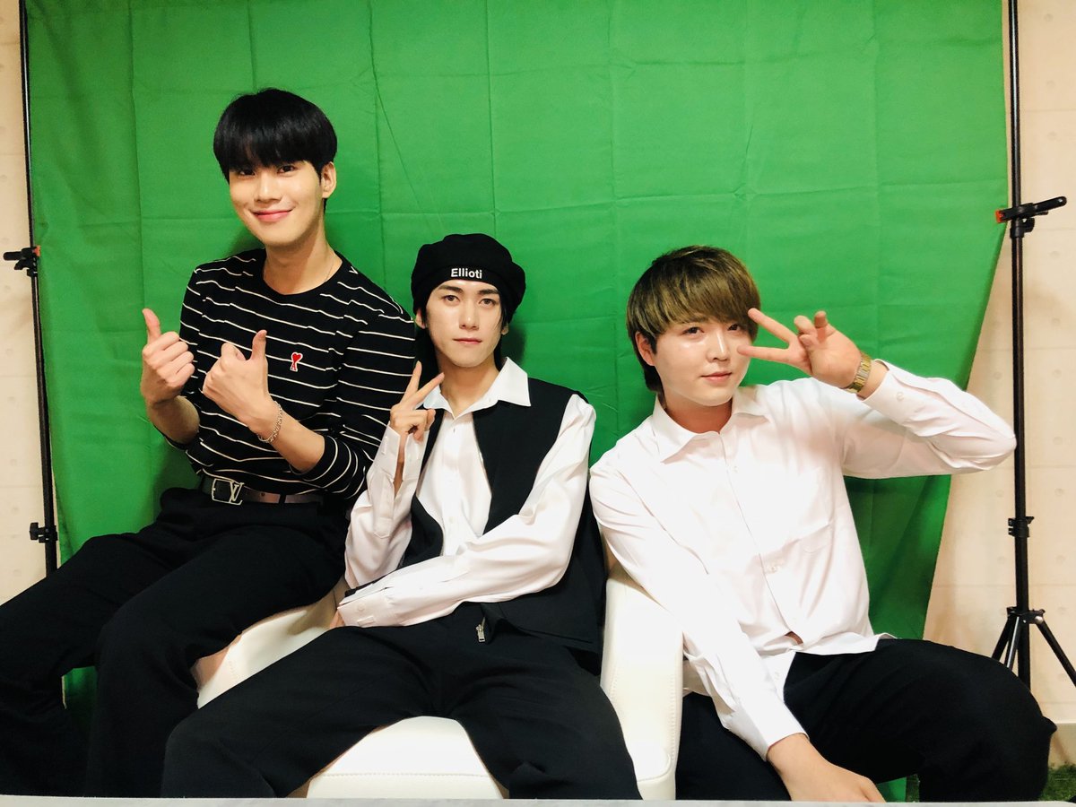 FCLIVE_official's tweet photo. #TARGET ONLINE TALK EVENT  #ZETH #ROI #HYUN
イベントに参加してくださったファンの皆様ありがとうございました❤️💛💙
来週末にお会いしましょう🎵
#TARGET #타겟 https://t.co/mAZkJO1HE4