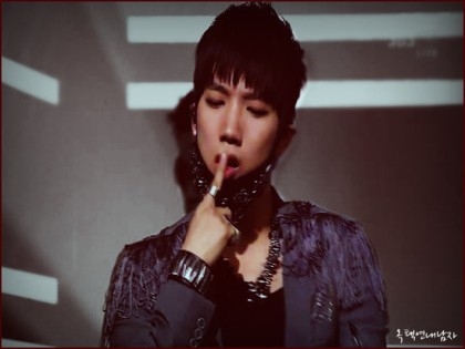 니가 밉다 안무 중 준케이가 입술을 쓸어내리는 부분은 준케이가 스스로 직접 만들어 제안한 것이다.