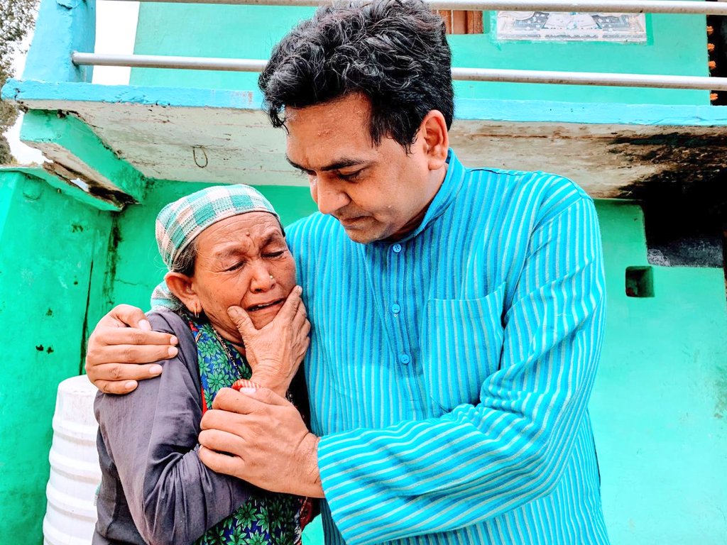 भावनाओं का तूफान और आंसुओ का सैलाब 
with mother of Dilbar Negi