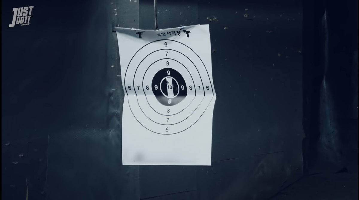 ____jk_mg's tweet photo. まっってヒョンたちが大学生パロしてるなかノミンは銃？？！そしてちゃっかりしっかりジェノうますぎんか？？？供給過多の極みやな https://t.co/nHvcLG3mnW