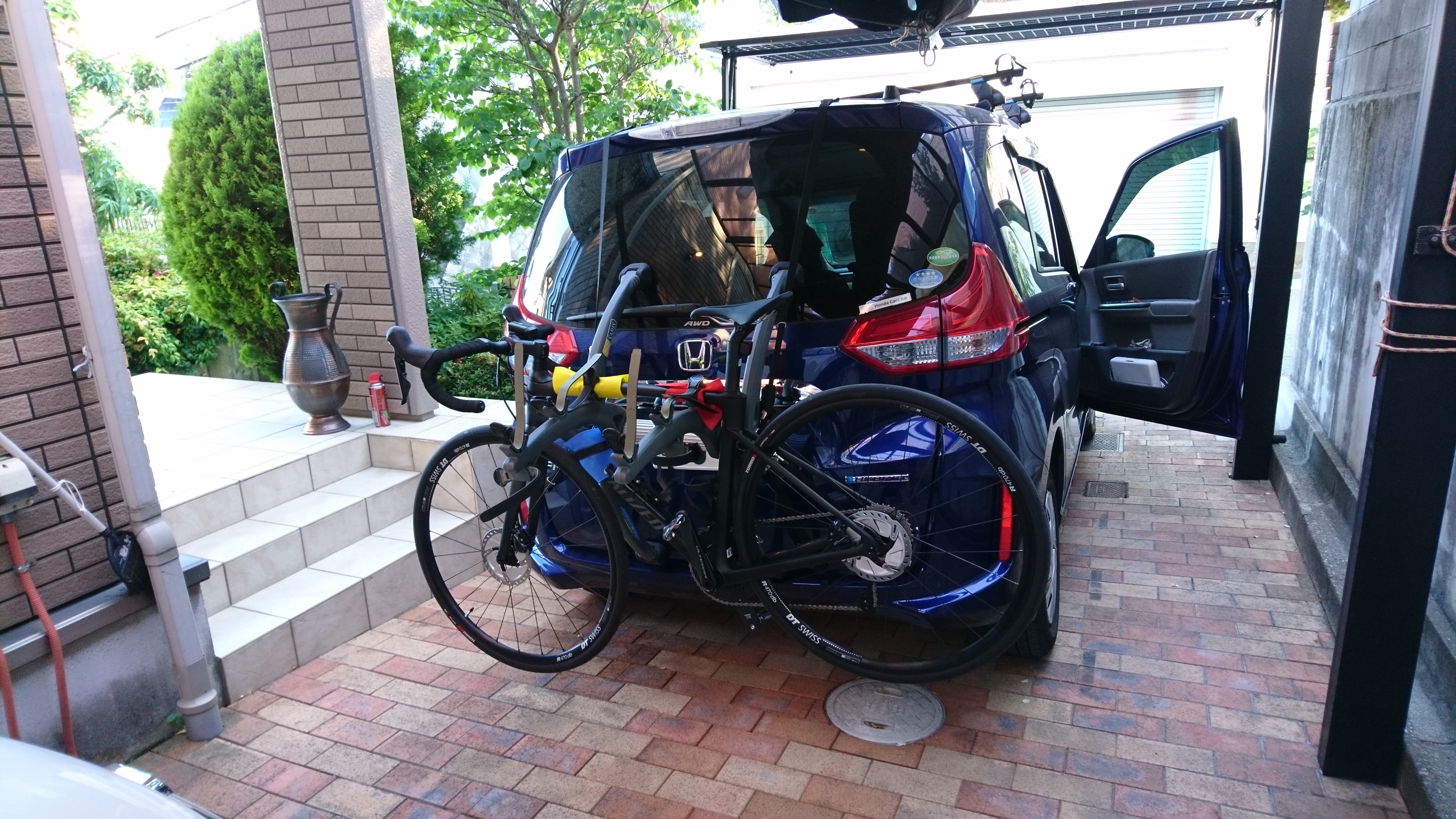かつおちゃんねる11 13野呂山ヒルクライムレース出ます ロードバイク車載の写真募集 車に積むのどうしてます 背面 車内 車の上 等々 お写真でリツ リプ募集します 特徴的なものをチョイスして Youtubeかつおちゃんねる で配信させて頂きます