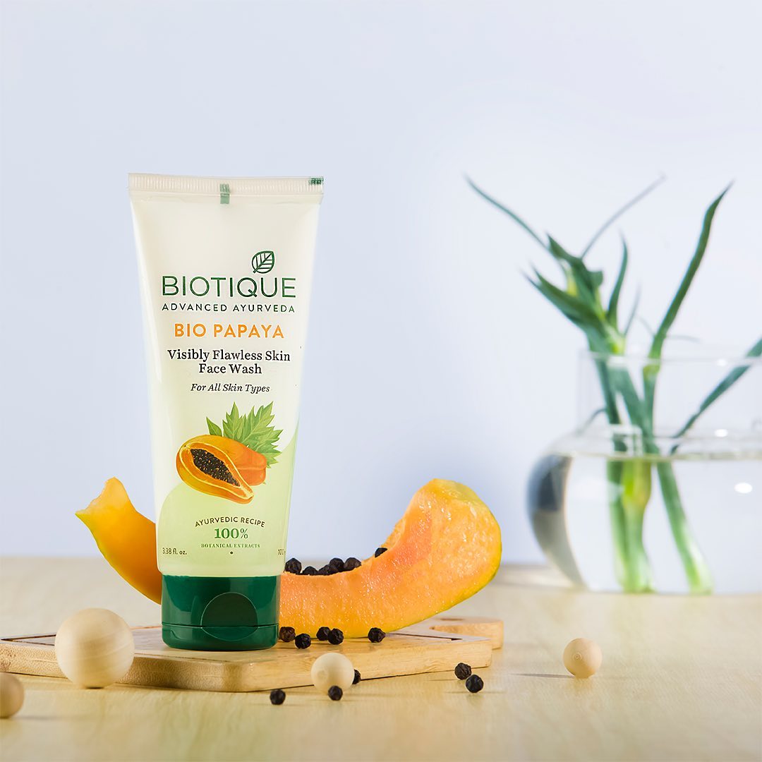 AmazonFashionIn's tweet photo. Skincare essentials you should definitely try!!!
Swipe left and check our favourites from @themomsco @dermafique @biotique_world & Solimo ๐ #TapToShop now!!!
#AmazonBeauty #AmazonBeautyExpert #Beauty #Skincare #SkincareJunkies #CleanSkin #ClearSkinHappySkin #ProtectedSkin https://t.co/HyAnU45mDV
