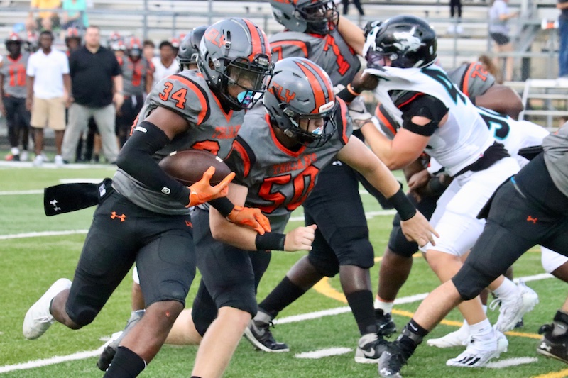 239CSI's tweet photo. Now on https://t.co/moZOMVmL8y: See a few dozen pics from @WeAreLely's fast start against Gulf Coast (17-0 before Sharks scored 35 unanswered to win). Sorry @GCHSharkFins: Had to shoot 3 other games, so few pics of you in action. Hope to catch you guys again soon. @JJEverage https://t.co/5LxsdZPrYm