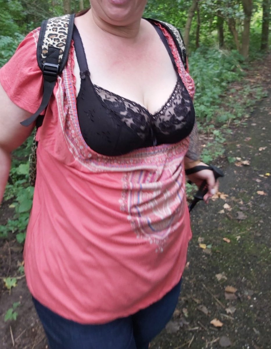 Nog net voor de grote bui een stukje gaan wandelen. En vlug een paar foto's gemaakt in het park...
#retweetme #uiers #tieten #bbw #bbwprinses #mydickandsuch 
📷 <a href="/MyDickAndSuch_/">My Dick and Such & Kinky Stuff</a>