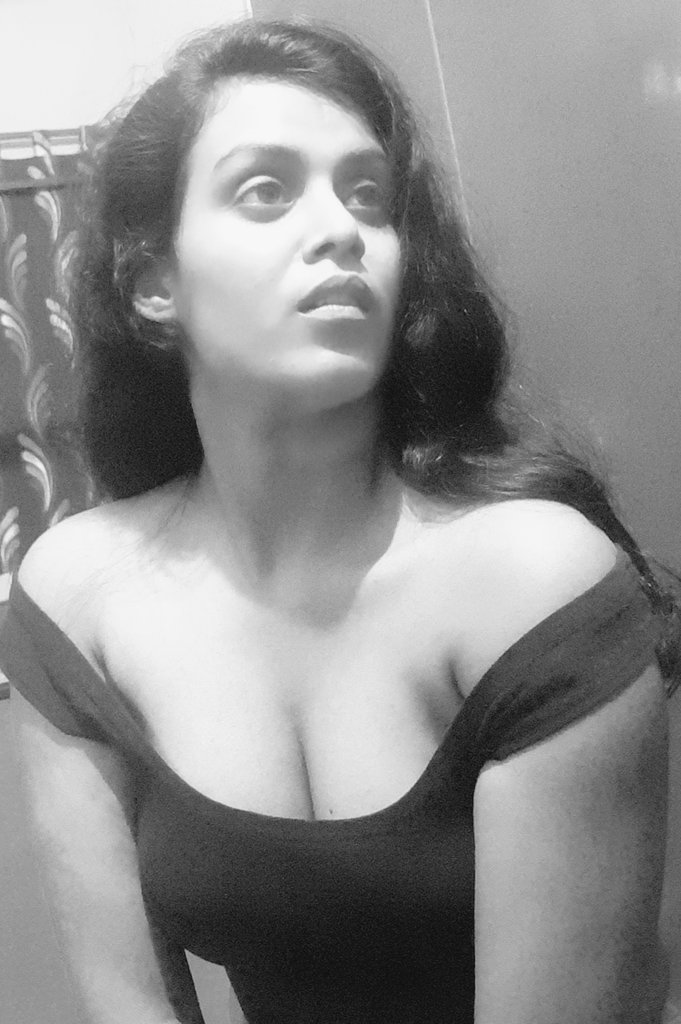 BDeepmita's tweet photo. "I took a deep breath and listened to the old brag of my heart. I am, I am, I am." ✨
#postalert #sundaymood #moodtone #weekend #candid #nofilters #serene #gratitude #happysoul #positivity https://t.co/0bVMNHwMSQ