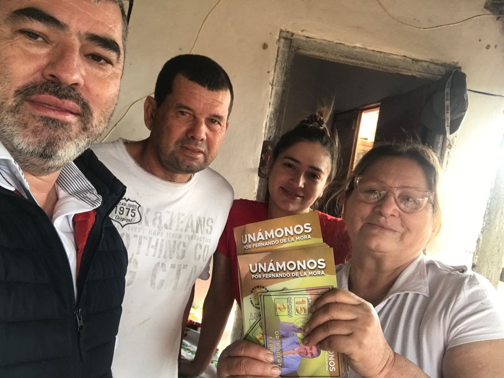 robertunamonos's tweet photo. Visitando a los Vecinos de los Barrios de Fernando de la Mora haciéndoles llegar la Propuesta de la Lista 15.
Por el Pueblo al Poder! https://t.co/KPJ04MkIJO