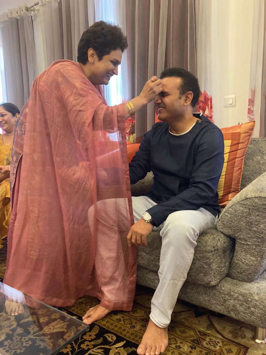 virendersehwag's tweet photo. Bhai Behen ka pyaar is extra-special.  Sometimes being a brother is better than being a Superhero. 

Sisters are a gift of God that only special humans get. I thank God for blessing me with lovely sisters. 
Happy #RakshaBandhan https://t.co/VfTtz2ToZe