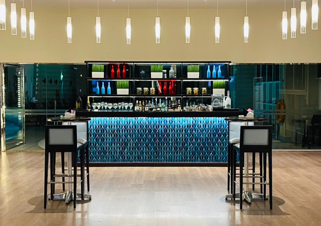 Sip, Dine &amp; Chill at 31 Bar &amp; Lounge, at <a href="/grandmilalwahda/">Grand Millennium Al Wahda</a> where you can enjoy sweeping 360-degree view of Abu Dhabi skyline.

Details: bit.ly/3iGWXfI