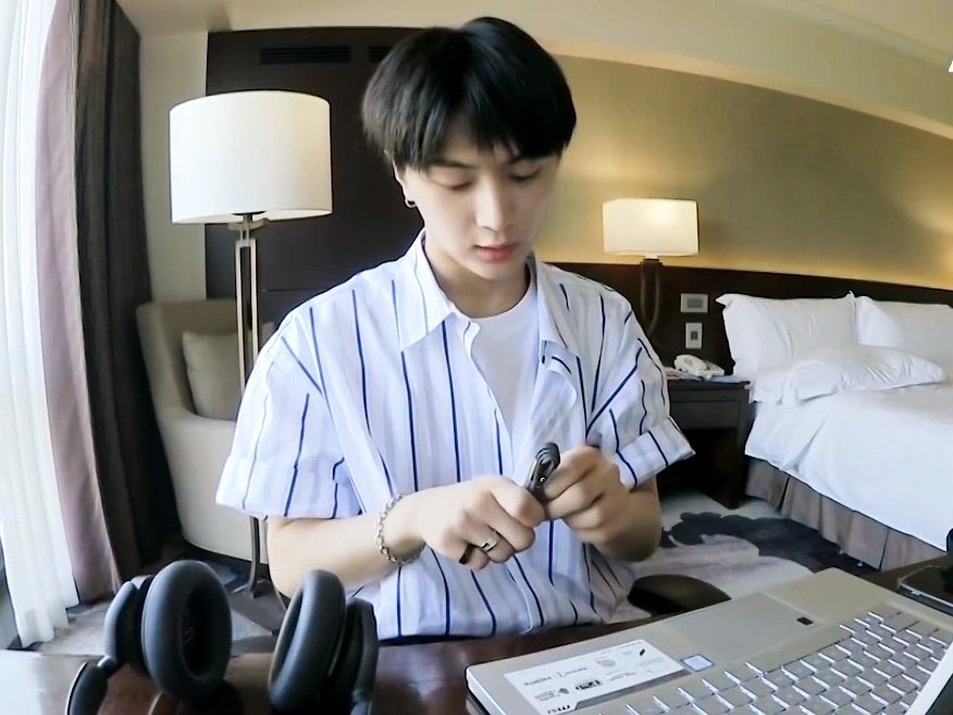 มัวแต่ทำอะไรทำไมไม่สนใจฟุ