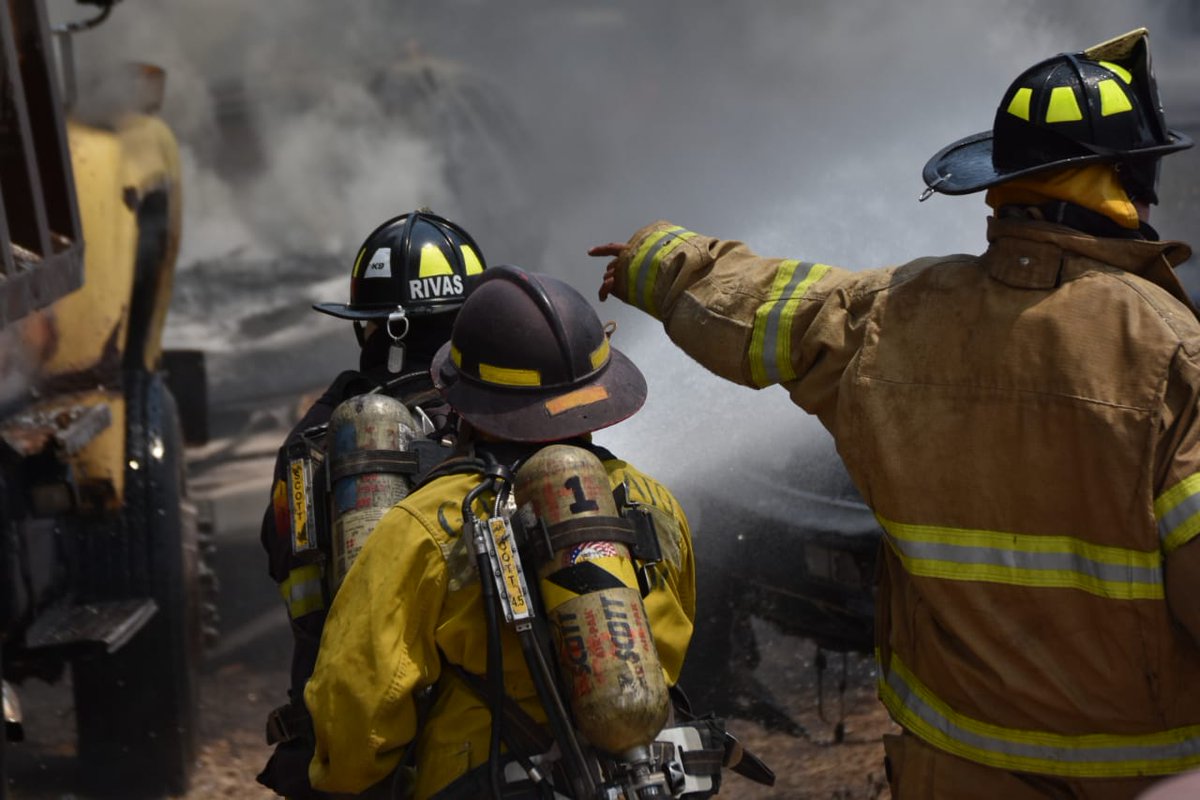 IrapuatoPCyBom's tweet photo. Ser #Bombero 🧑‍🚒 representa la calidad humana ante situaciones que requieren poner en riesgo la vida, hoy 22 de agosto #DíaDelBombero estamos orgullosos de formar parte de este equipo que trabaja incansablemente por el bien de la ciudadanía.
 
¡Nuestro reconocimiento 🥇! https://t.co/8bBg4dW2W5
