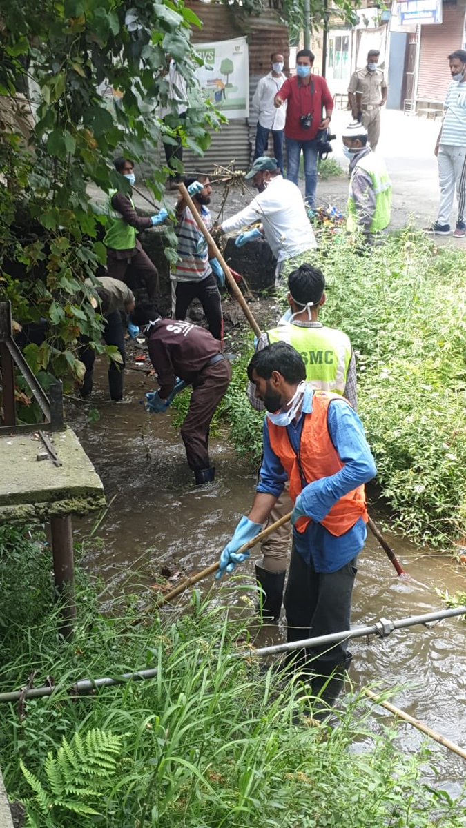 #SundaysForSrinagar
Cleanliness of the water channels of Harwan and Shalimar. 
#SrinagarFightsPolythene
#MyCleanCity
#NoToPolythene