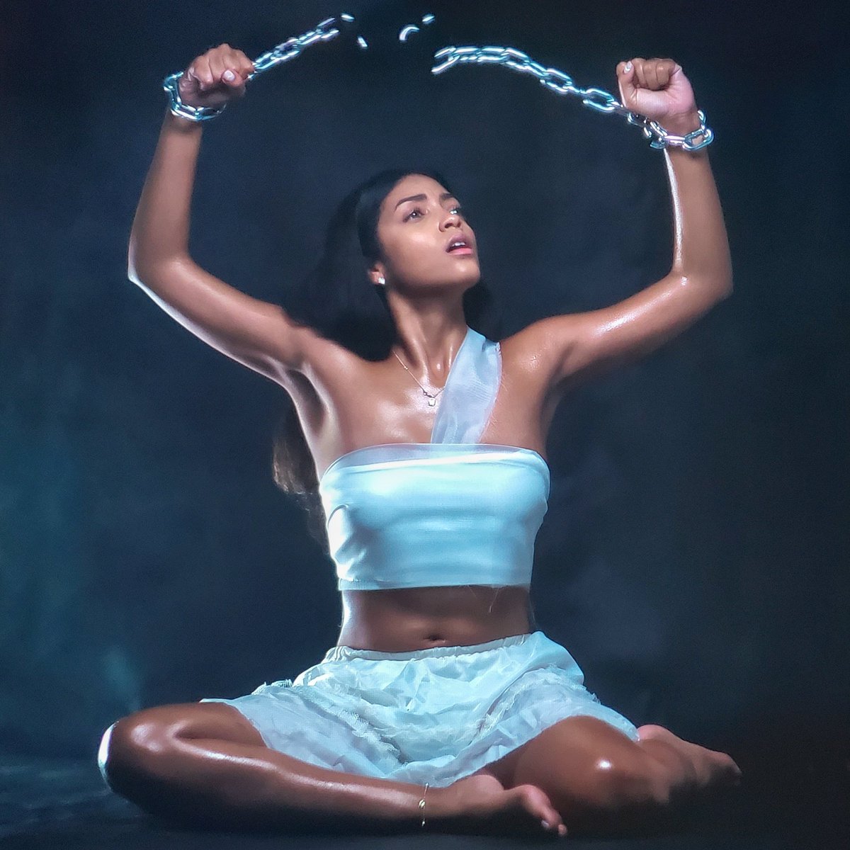 Luisnal2's tweet photo. Unchained #photooftheday #photographer #artwork #portrait #conceptart #SonyAlpha #godoxad200 #godox #picture #photographylovers #photo #photography #model #chained #sonypictures #art #beauty #beautiful #modelmagazine #modelmayhem https://t.co/ulS3WZieLF