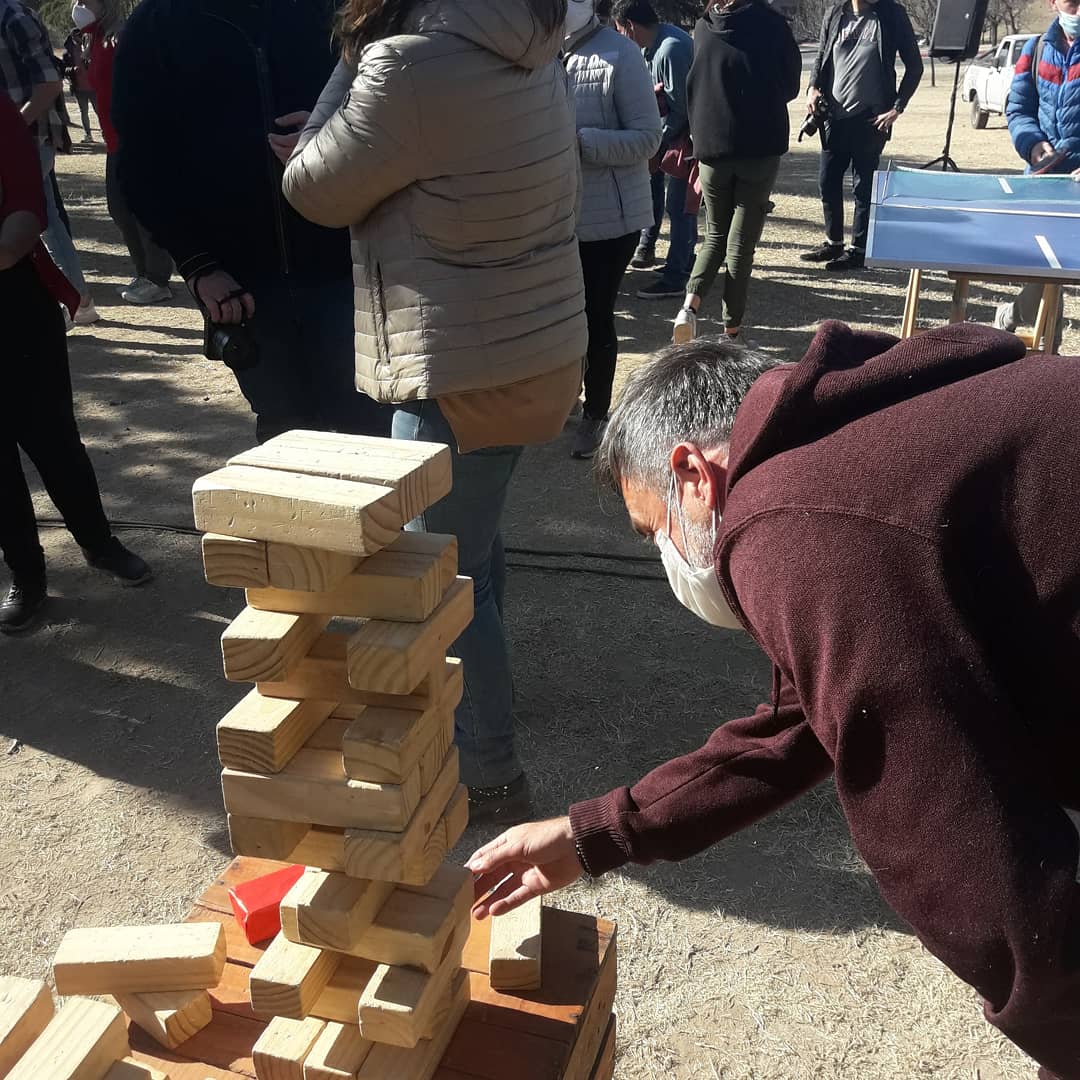 Encuentro de juventudes #juntosporelcambio.  Ping pong preguntas y respuestas  de interés junto <a href="/ramonjmestre/">Ramón Mestre</a> y <a href="/MSoleCarrizo/">Soledad Carrizo</a> . Yenga, metegol y mucho más (nos jugamos todo) . Jr la segunda  y amigos presentes con @panichelli_bel  . Seguimos adelante .