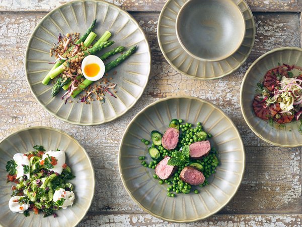 Genware1's tweet photo. How can you stand out? Table presentation take your dining experience to a higher level. #TablePresentation #GenWare #Nevilles #Foodie #Chefsofig https://t.co/wWeQjX3tVH