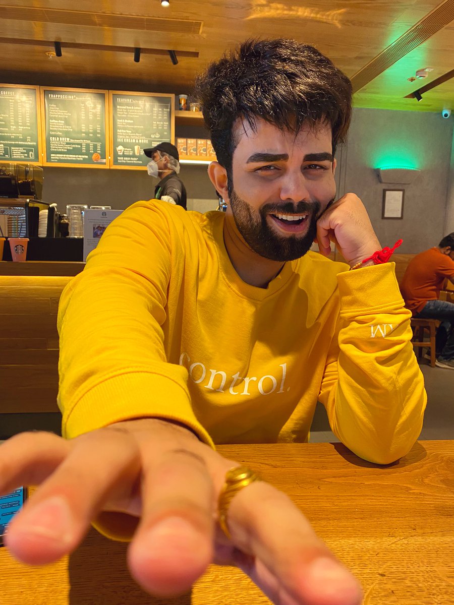 ShivaniPatel23's tweet image. @TheRajatCode spotted wearing the #AMmerch today @ArmaanMalik22 💛