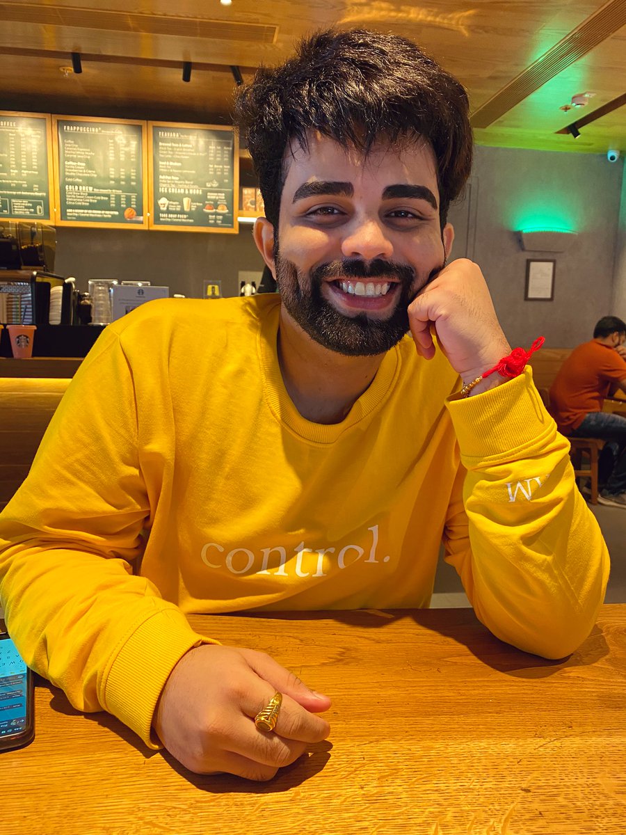 ShivaniPatel23's tweet image. @TheRajatCode spotted wearing the #AMmerch today @ArmaanMalik22 💛