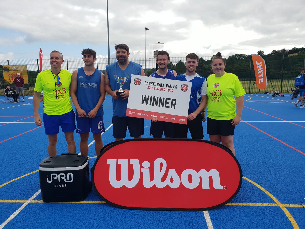 Last game of the day...the senior teams final.

Ed's Friends v Tropic Thunder.

A physical game with Ed's Friends from <a href="/CougarsBBall_/">Cougars Basketball</a> just taking it.