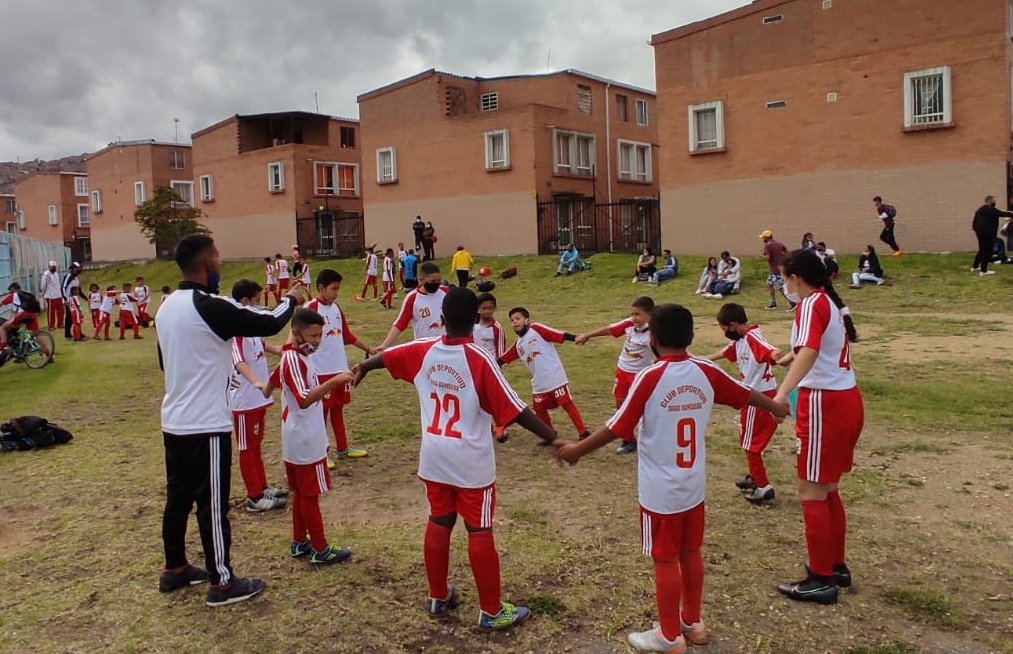 castehernan's tweet photo. #SecretaríaDeDesarrolloSocial
#Soacha 🇵🇱
Ven y comparte en familia👇
Apertura de la #SemanaDeLaJuventud desde el escenario deportivo #Tibanica comuna cinco.
Gracias a la articulación #IMRDS y la #PlataformaJuvenil.
#ElCambioAvanza 🇵🇱
#SoachaAvanza 🇵🇱 https://t.co/fXhN5vJzRF