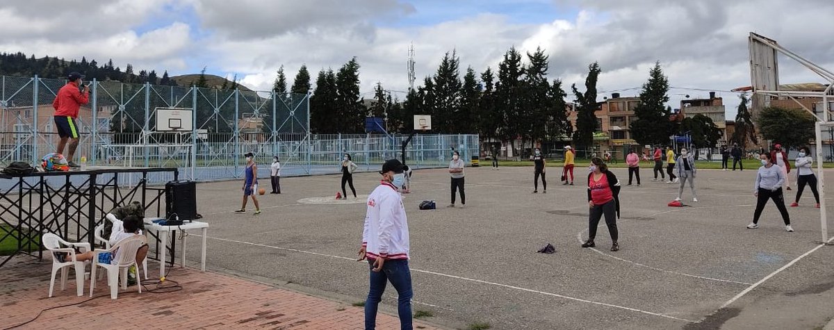 castehernan's tweet photo. #SecretaríaDeDesarrolloSocial
#Soacha 🇵🇱
Ven y comparte en familia👇
Apertura de la #SemanaDeLaJuventud desde el escenario deportivo #Tibanica comuna cinco.
Gracias a la articulación #IMRDS y la #PlataformaJuvenil.
#ElCambioAvanza 🇵🇱
#SoachaAvanza 🇵🇱 https://t.co/fXhN5vJzRF