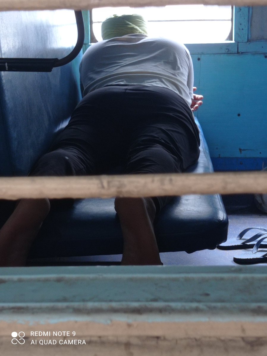 i see this guy in train i m too crazy about see this ass i want fuck this straight guy my dream