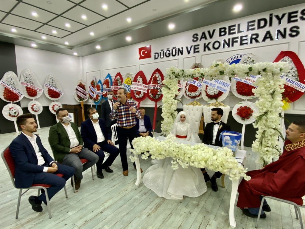 Sav Belediye Başkanımız Şakir İpekçi’nin oğlu Mustafa ile Akıncı ailesinin kızı Hacer’in nikah merasimlerine katılarak, mutluluklarına şahitlik ettik.

Rabbim’den iki cihan saadeti diliyor, genç çiftimizi tebrik ediyorum...