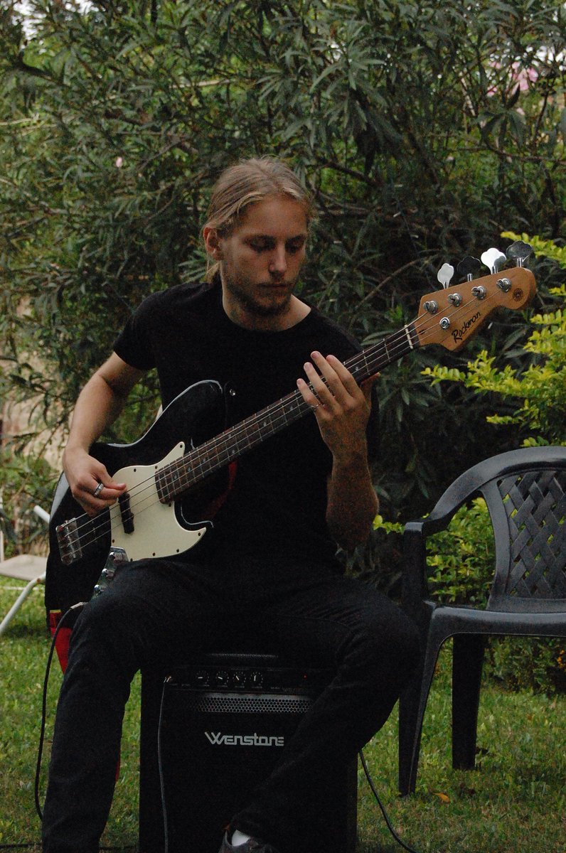 ParalisisRock's tweet photo. Esto somos nosotros
¡3 locos de la música!
Guitarra y voz: Roman Almaraz
Bajo: Joaquín Ferrando
Guitarra: Francisco Lopez https://t.co/3yFgmHsCdo