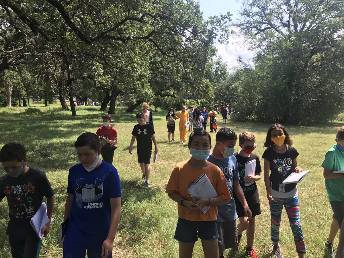 alisia_lucas_TX's tweet photo. #naturewalk #learnoutside observing biotic and abiotic factors of our ecosystem @GRISHAM_MS #GMSilluminates #ScienceRocks https://t.co/u38nrxpsjA