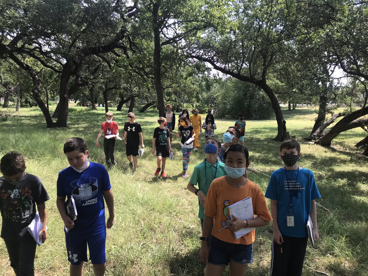 alisia_lucas_TX's tweet photo. #naturewalk #learnoutside observing biotic and abiotic factors of our ecosystem @GRISHAM_MS #GMSilluminates #ScienceRocks https://t.co/u38nrxpsjA
