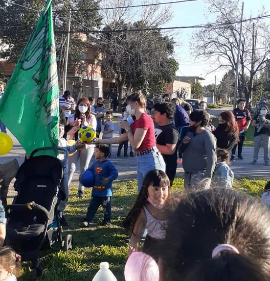 rekreando_'s tweet photo. Mes de la Niñez en Cultural Rekreando Kolina Esteban Echeverria - Rekreando con #Losunicosprivilegiados 
Tarde de juegos, merienda y regalos con mucho amor y militancia 
#niñez #InfanciasFelices @KolinaNacional @KolinaBsAs @CancinoGaston https://t.co/Z9o1OXB6Oa