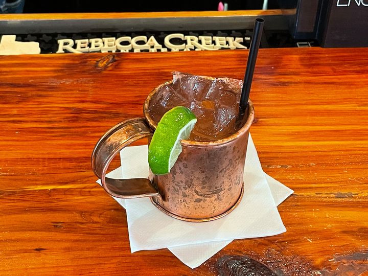 TeaguesTavern's tweet photo. Have your tried our Humble Donkey yet? Come in today and try one! Made with Texas Gin, lime, simple syrup and ginger beer.
#texasdrinks #texassummer #roundtop #teaguestavern https://t.co/H4Av2178Ug