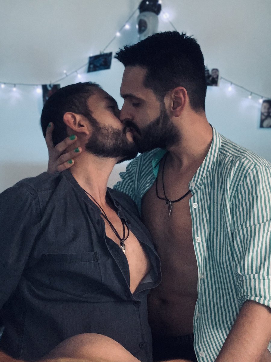FredFabiOficial's tweet photo. Tengo el presentimiento de que empieza la acción 🤭 #sundayvibes ❤️
.
Pdta: Corre a hacer maratón de Fred&amp;Fabi en YouTube 😘 
.
.
. 
#fredfabi #couplegoals #gay  #gaybottoms #top #cruising #sexy #gayboy #latino #gaycolombia #latinos #bf #Gaymedellin #gaybogota #sexymen #gaymen https://t.co/nMYqPggGyb