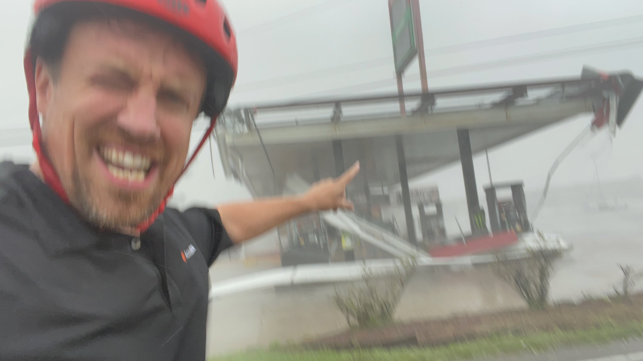 Reed Timmer, PhD on Twitter "Live update about to the eye of