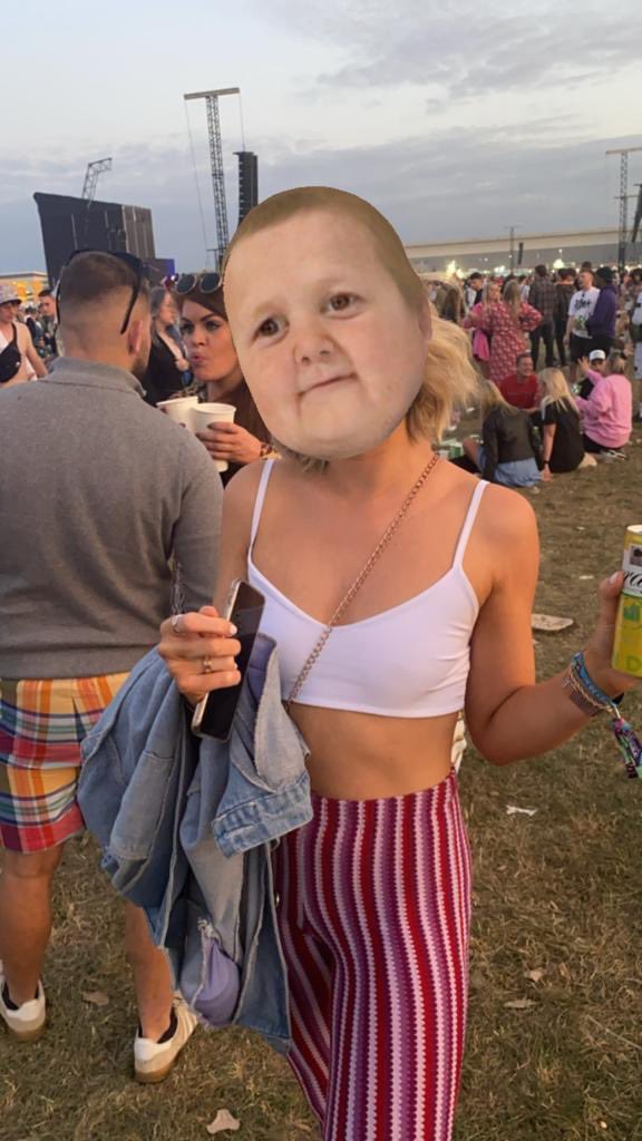 laaceyx's tweet photo. Imagine Jake took all my festival photos with Hasbullah over my face 😃 love it https://t.co/HZeHhAnbqP