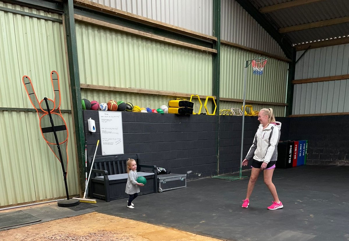 a1c1mo's tweet photo. @SamGriffinx already coaching a potential @Lightning_Acad @LboroLightning team member of 2037! #startthemyoung #loughboroughlightning #lufbra #classof2037 #netball who thought us meeting at @Lborocollege would have us here, 15 years later โค๏ธ https://t.co/3DaH1Wf1MB