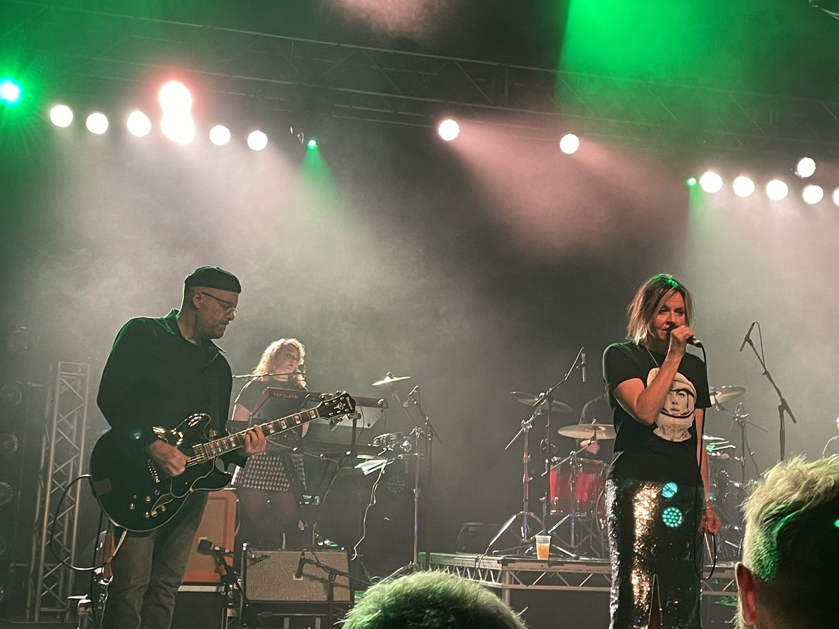 AlanLloyd77's tweet photo. An evening of pure joy watching @Sleepertweeting at @StarShapedClub in Birmingham on Friday. Sounded amazing and people’s smiles said it all. Thanks everyone! https://t.co/vunSMO6yky