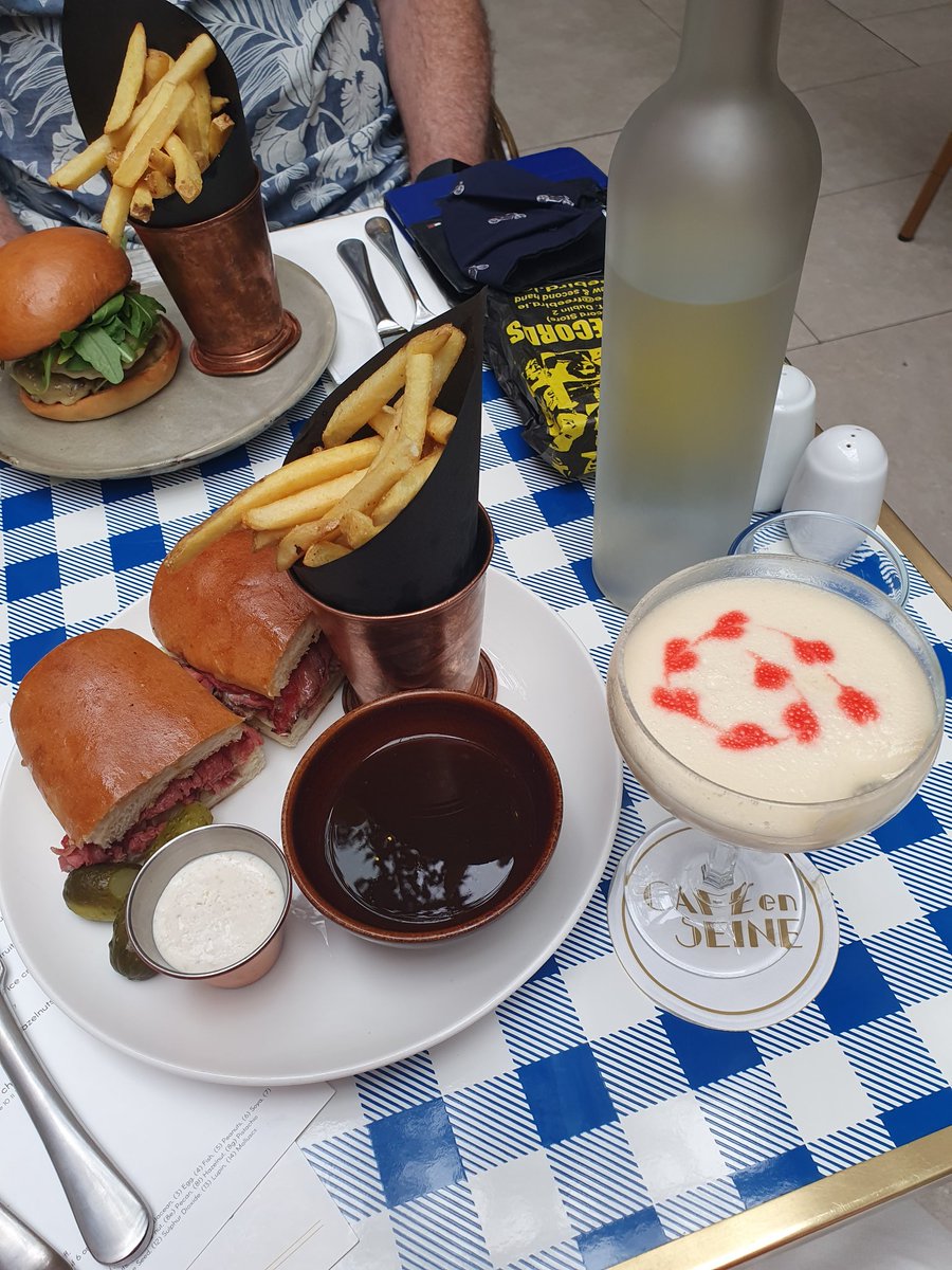 hiberniaroots's tweet photo. Great end to our #Staycation @CafeEnSeine thanks Ryan for looking after us - &amp; Veronica. Fab food, cocktails &amp; Parisien Str Garden - the friendly staff are the highlight - they all seem to enjoy their jobs &amp; working together.
#IrelandReopens #IndoorDining https://t.co/N56MuCSmsE