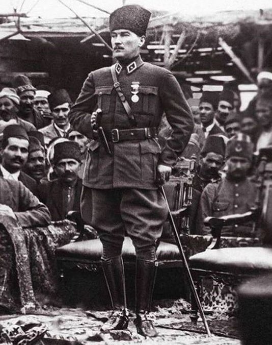 wannamovie's tweet photo. "Zafer, zafer benimdir diyebilenindir. Başarı ise, başaracağım diye başlayarak sonunda başardım diyebilenindir."

Zaferin 99. yılında, Gazi Mustafa Kemal Atatürk ve tüm silah arkadaşlarını sevgi, saygı ve minnet ile anıyoruz. 30 Ağustos Zafer Bayramımız kutlu olsun!❤️ https://t.co/arl5fJZnCI