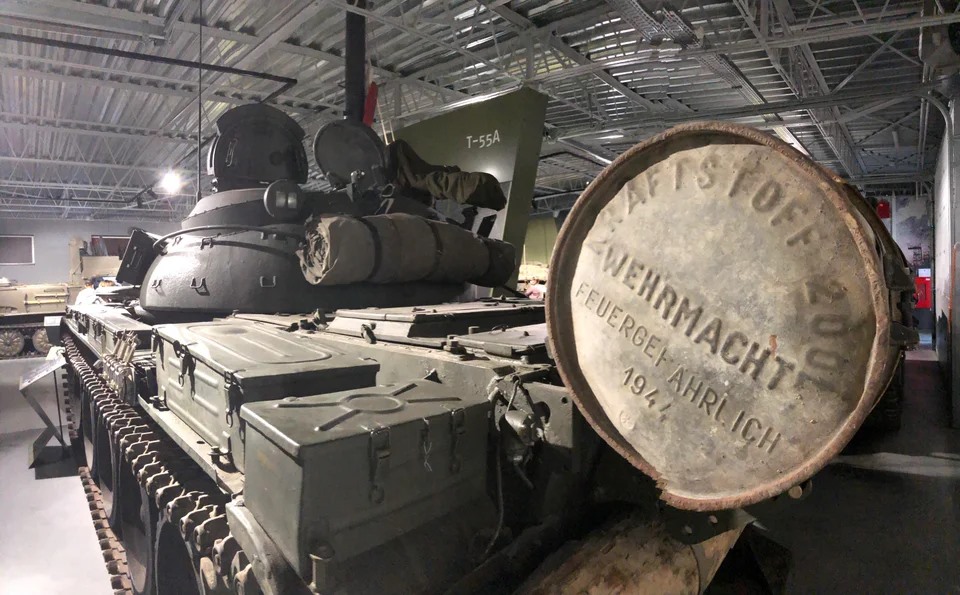ArkadiuszM Aki Tank on Twitter: "Good evening. Polish T-55A tank at Poznań  Tank Museum carrying a WW2-era Wehrmacht fuel drum on its rear. Some things  are still useful. Such fuel barrels can