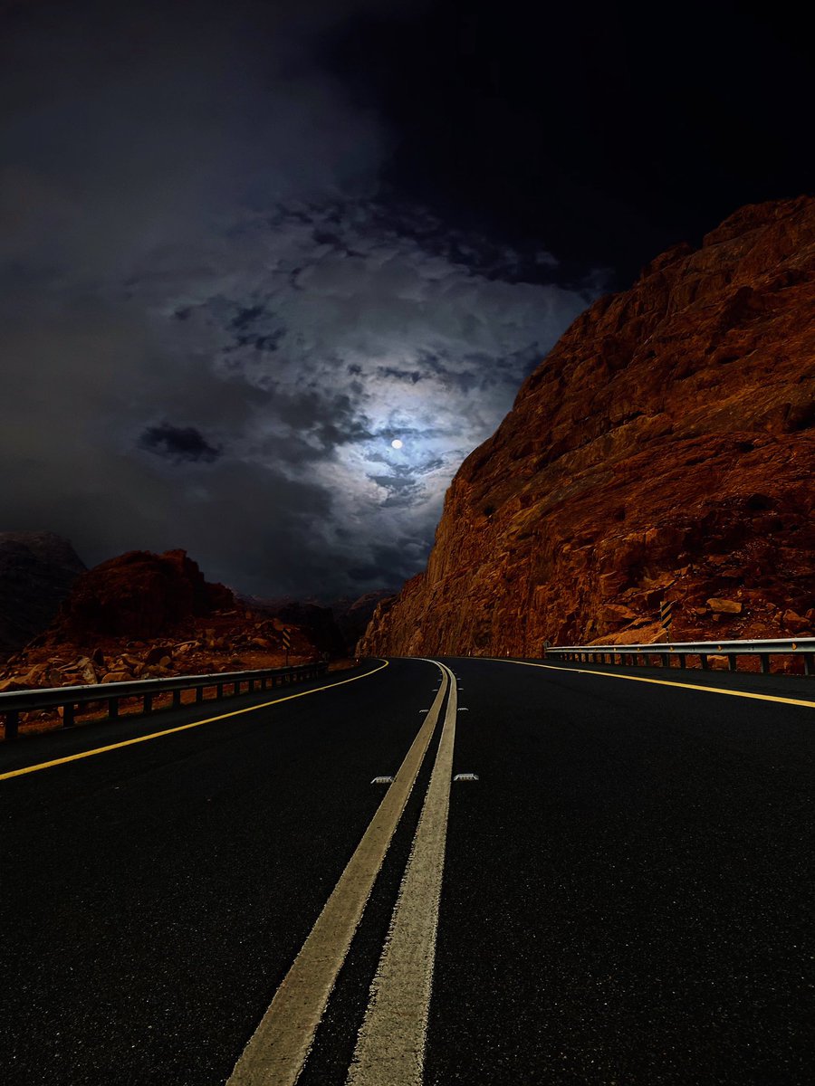 طريق تتمنى ما ينتهي ابداً !