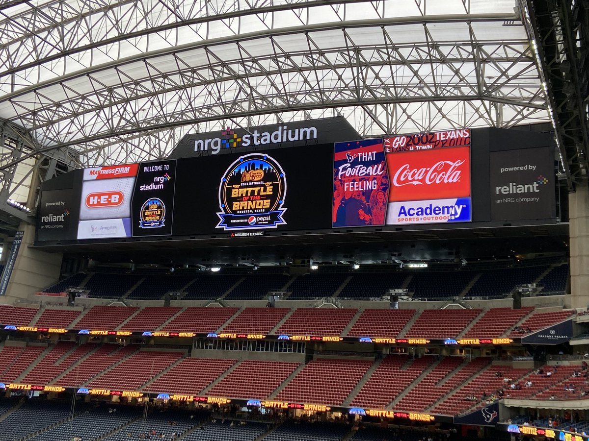 EspinosaJesse's tweet photo. Here as a special guest of @CocaCola Thank you!!
#SuiteLevel #MovingOnUp #blessed๐๐ฝ #musiceducation #marchingarts https://t.co/N42eDqJ1cS