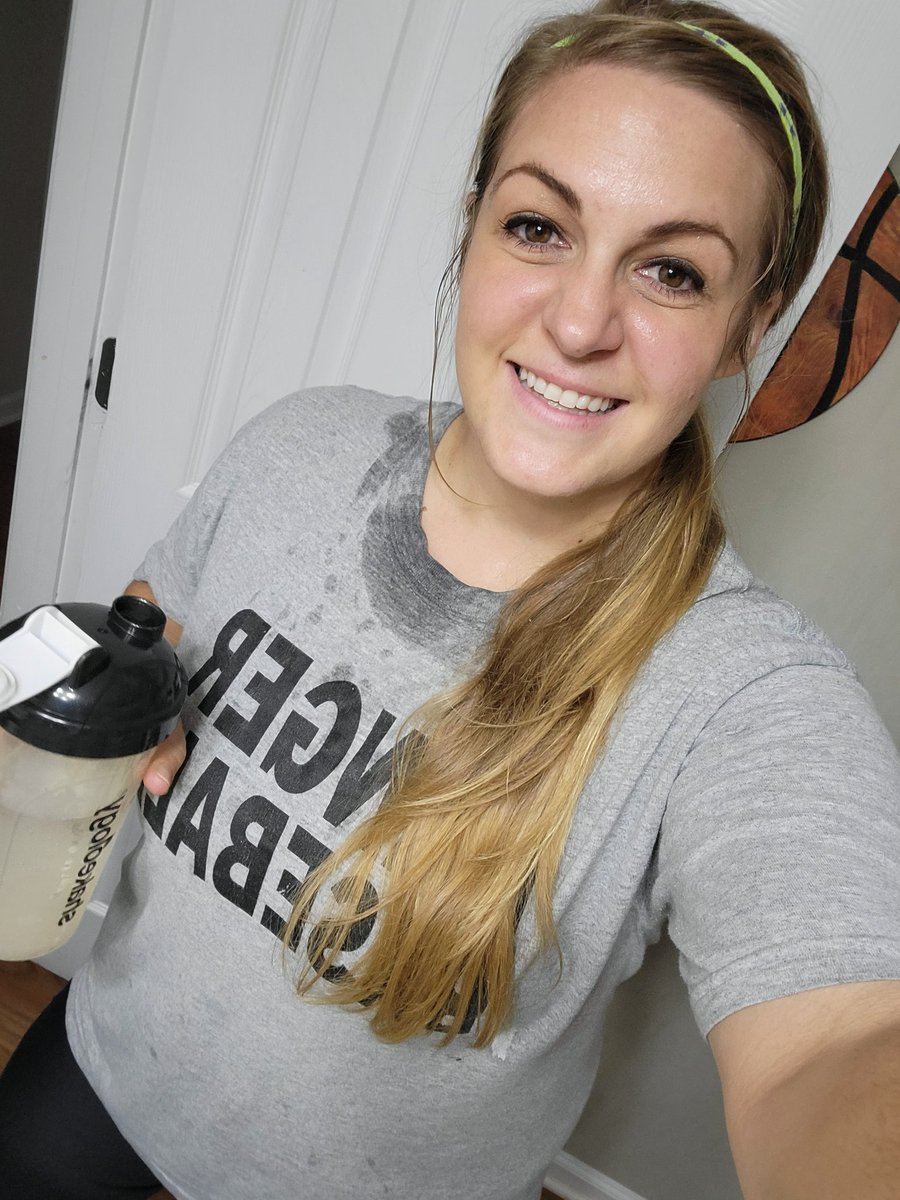 MrsManning517's tweet photo. "Do something today that your future self will thank you for."
A little cardio and weight lifting on this beautiful Sunday afternoon
@RCE_HCS @sheri_bibbs #RCEWellnessChallenge #HCSWellness https://t.co/MPUsvvhuxi